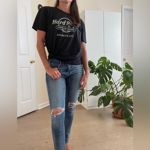 Super stretch high rise jegging medium wash. - Picture 2 of 4